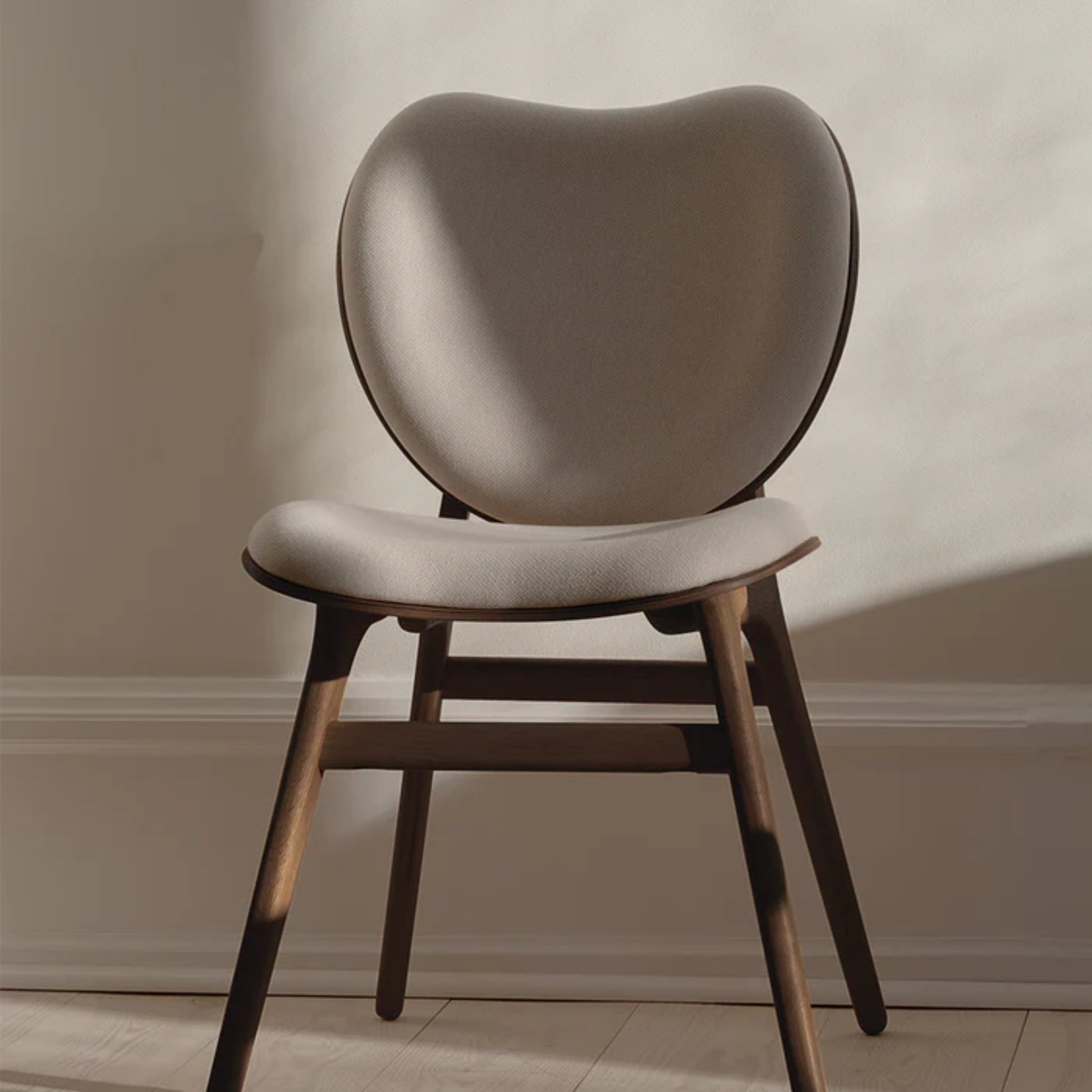 CONVERSATION chair sand with dark oak base