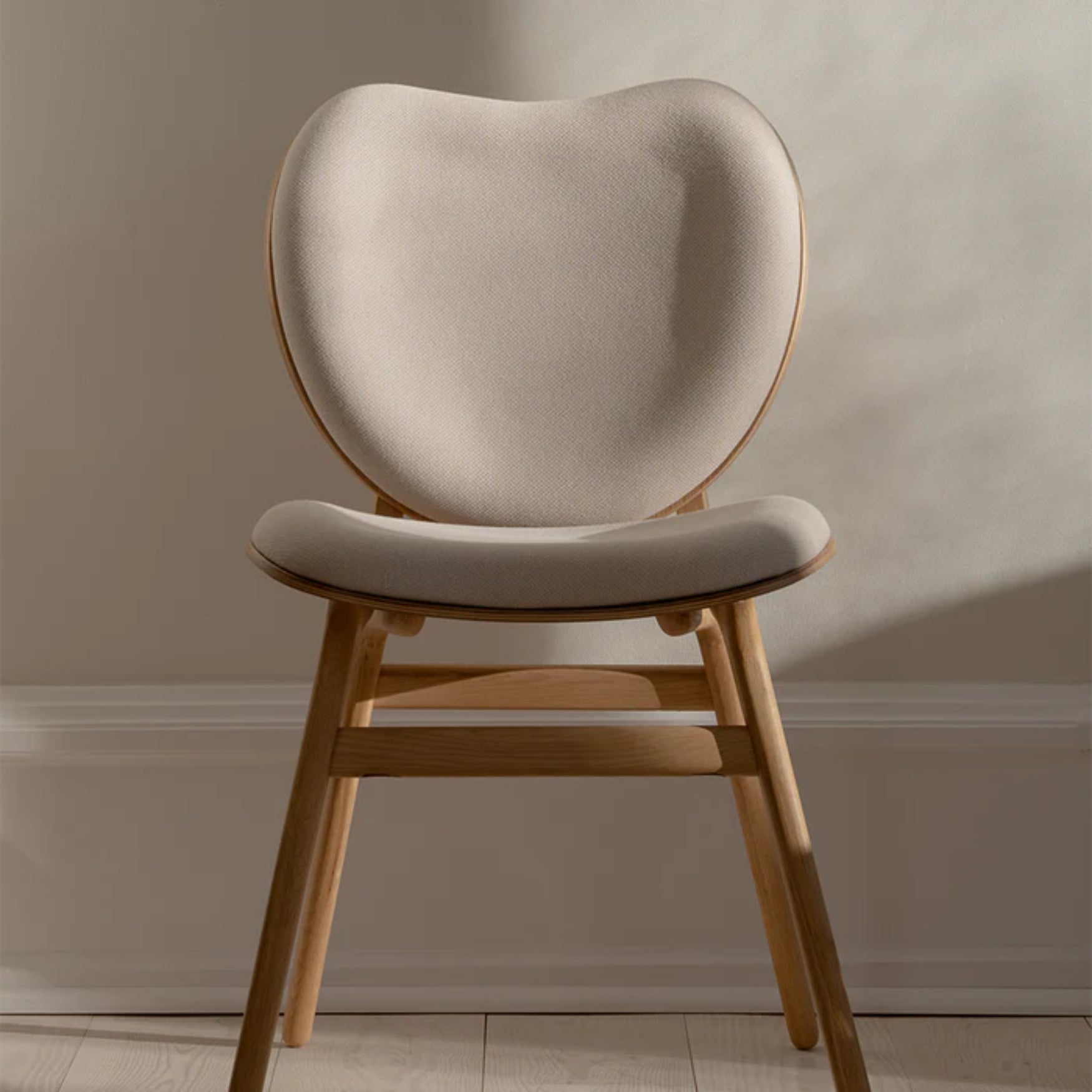 CONVERSATION chair sand with oak base