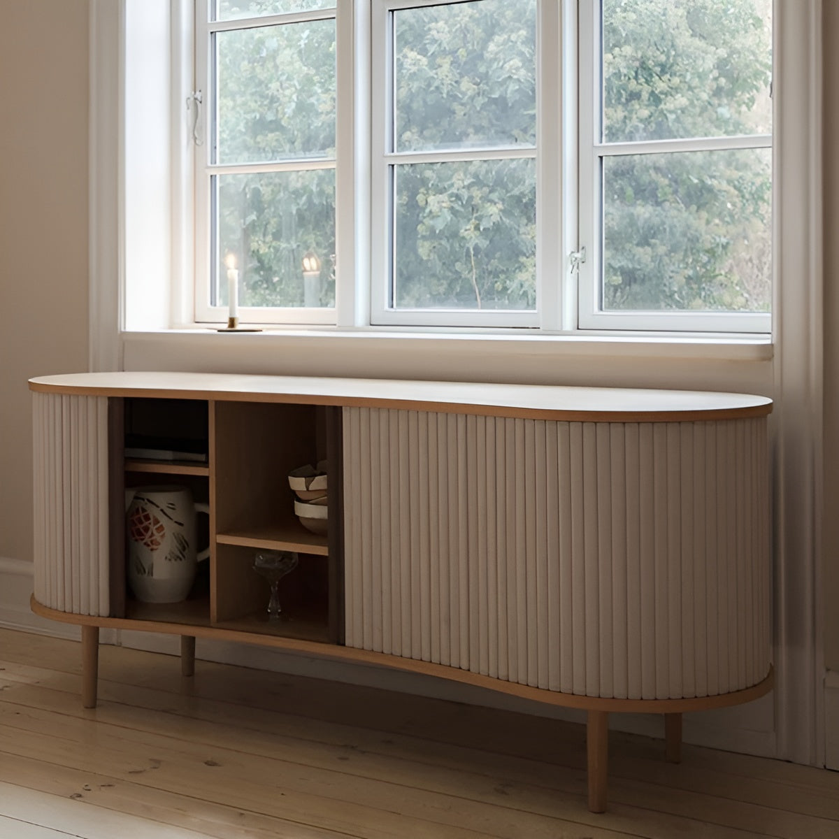 AUDACIOUS RTV Cabinet sandy with dark oak base