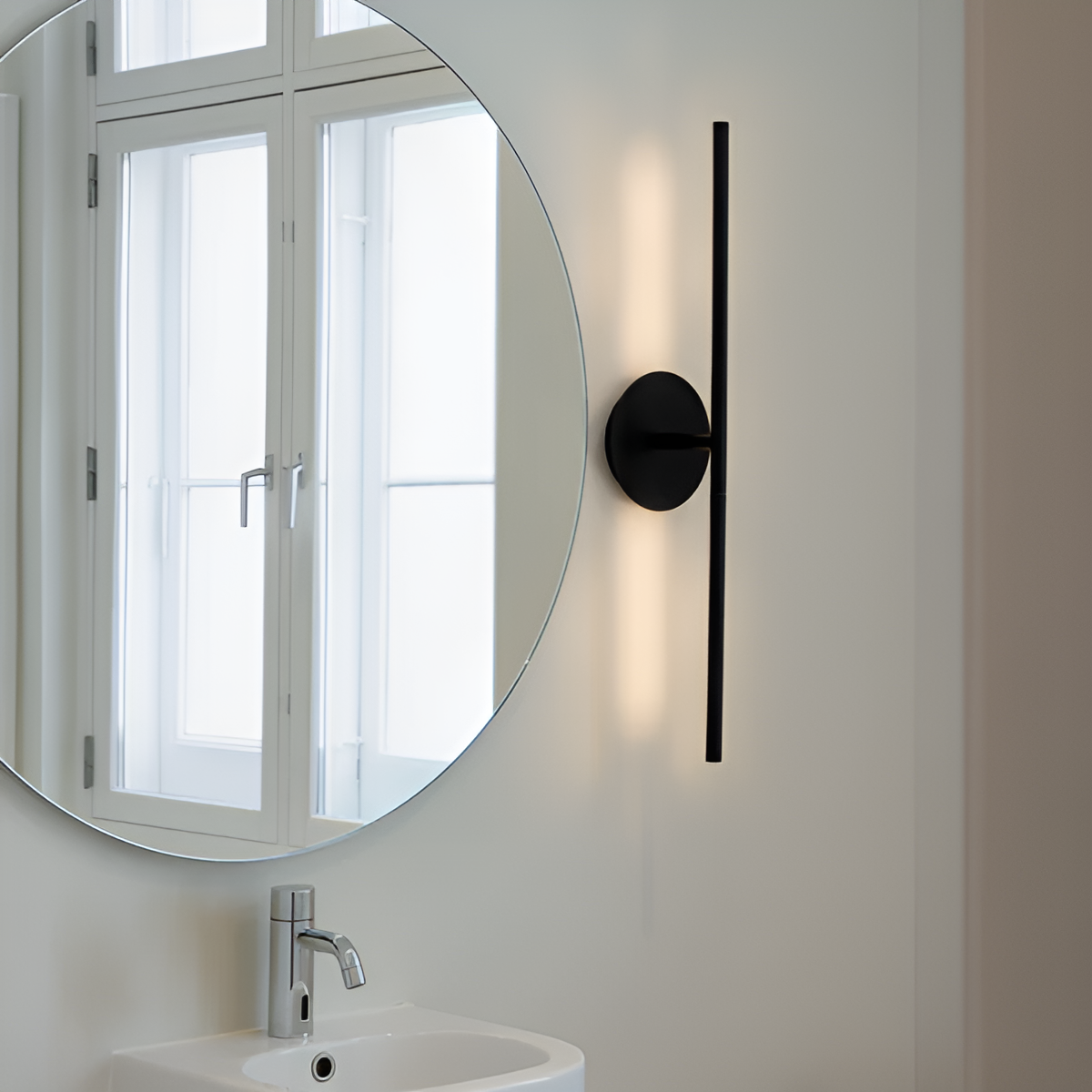 OMNI black wall lamp
