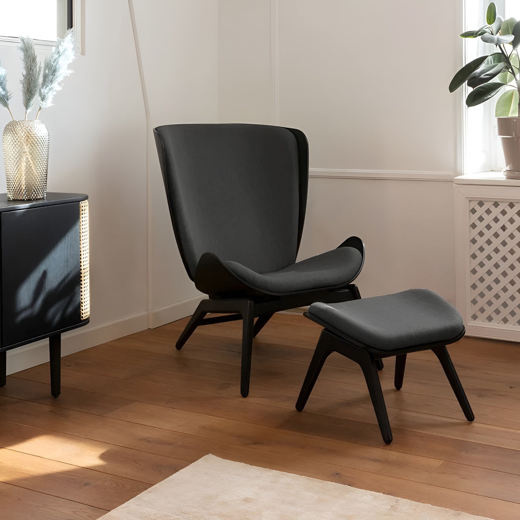READER footrest black leather with dark oak base