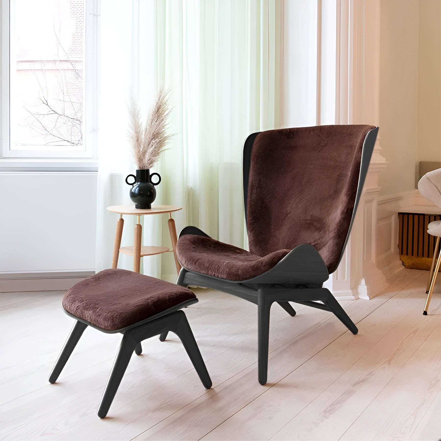 READER footrest brown leather with black base
