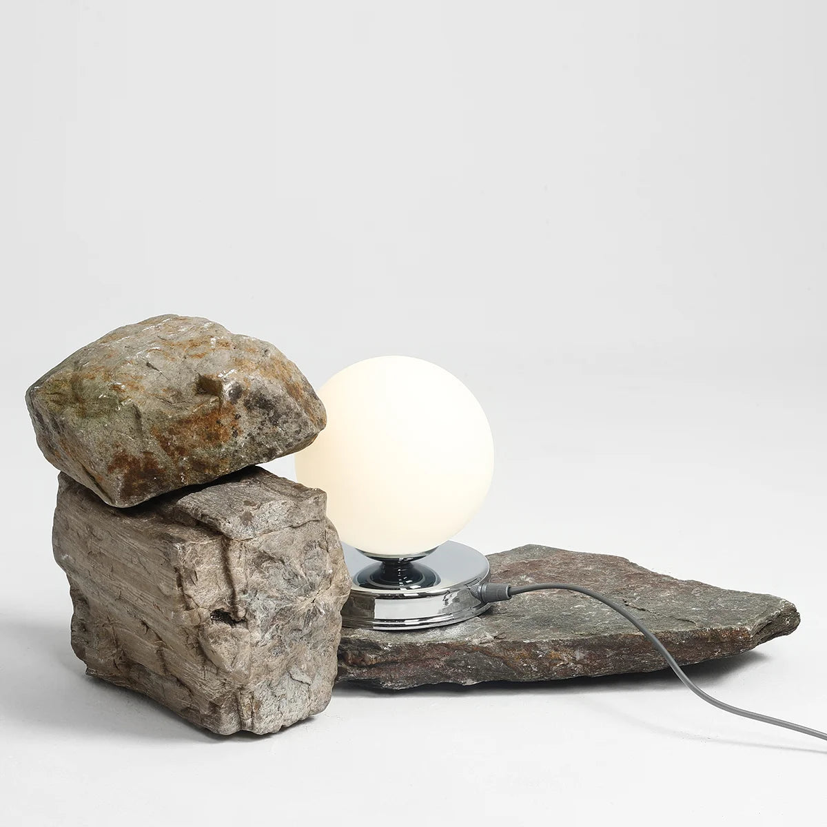 Lampa biurkowa BALL chromowany Artera    Eye on Design