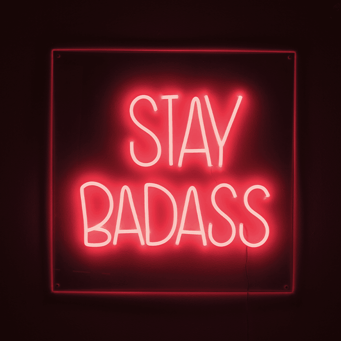 Forget about traditional prints and wall hangers for a kind of work of art, which is an example of the vision of Bold Monkey. PVC, LED lighting and vibrant colors combine in this frivolous neon. The loud design and defiant nature make this neon LED wall hanger never cease to be the subject of conversations. The expressive message "Stay Badass" is attached to a transparent acrylic board.