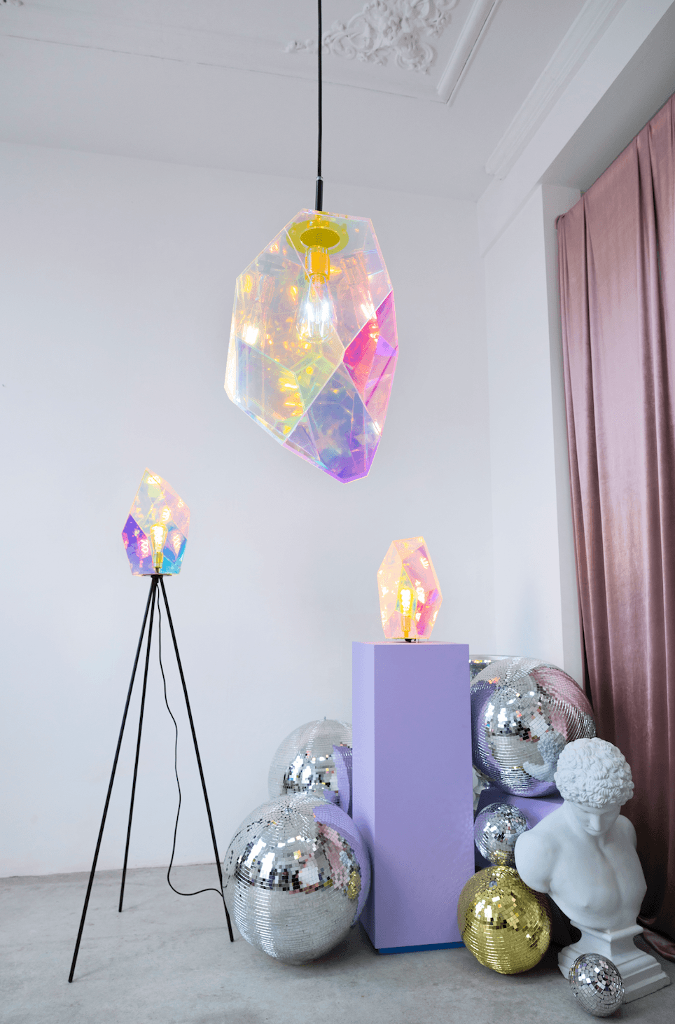 DIAMOND DEAR acrylic table lamp - Eye on Design