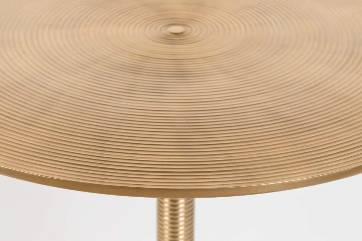 Provide your space thanks to the Bold Monkey Hypnotising Round, in matte gold. Alone or in the company of beautiful coffee books, the Bold Monkey Hypnotising Round table will not be unnoticed.