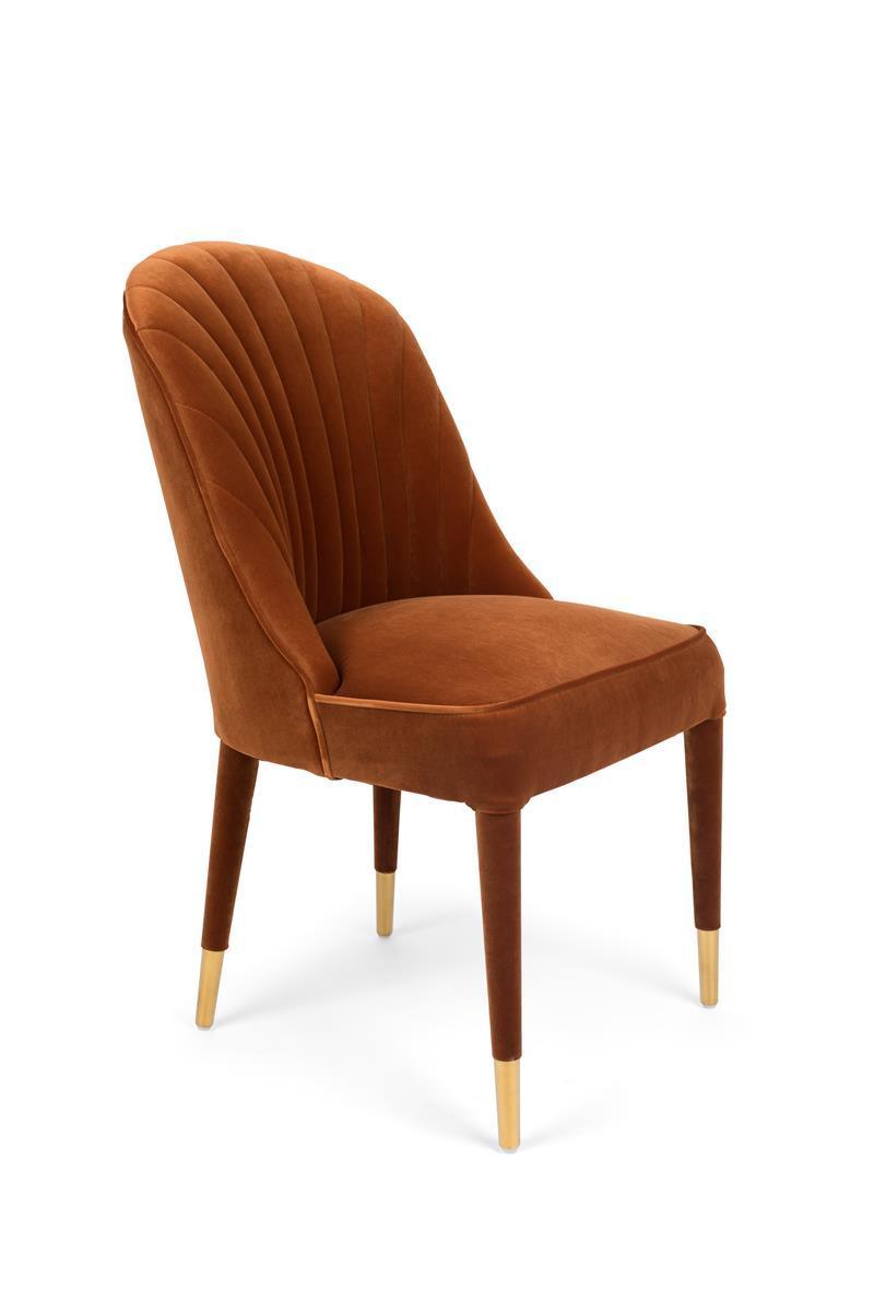 In some cases, more means more. And our Bold Monkey Give Me More Velvet chair is one such case. The design inspired by the Art Deco style, luxury velvet upholstery and legs as well as matte, brass legs: this velvety chair is a flashy addition to any table.