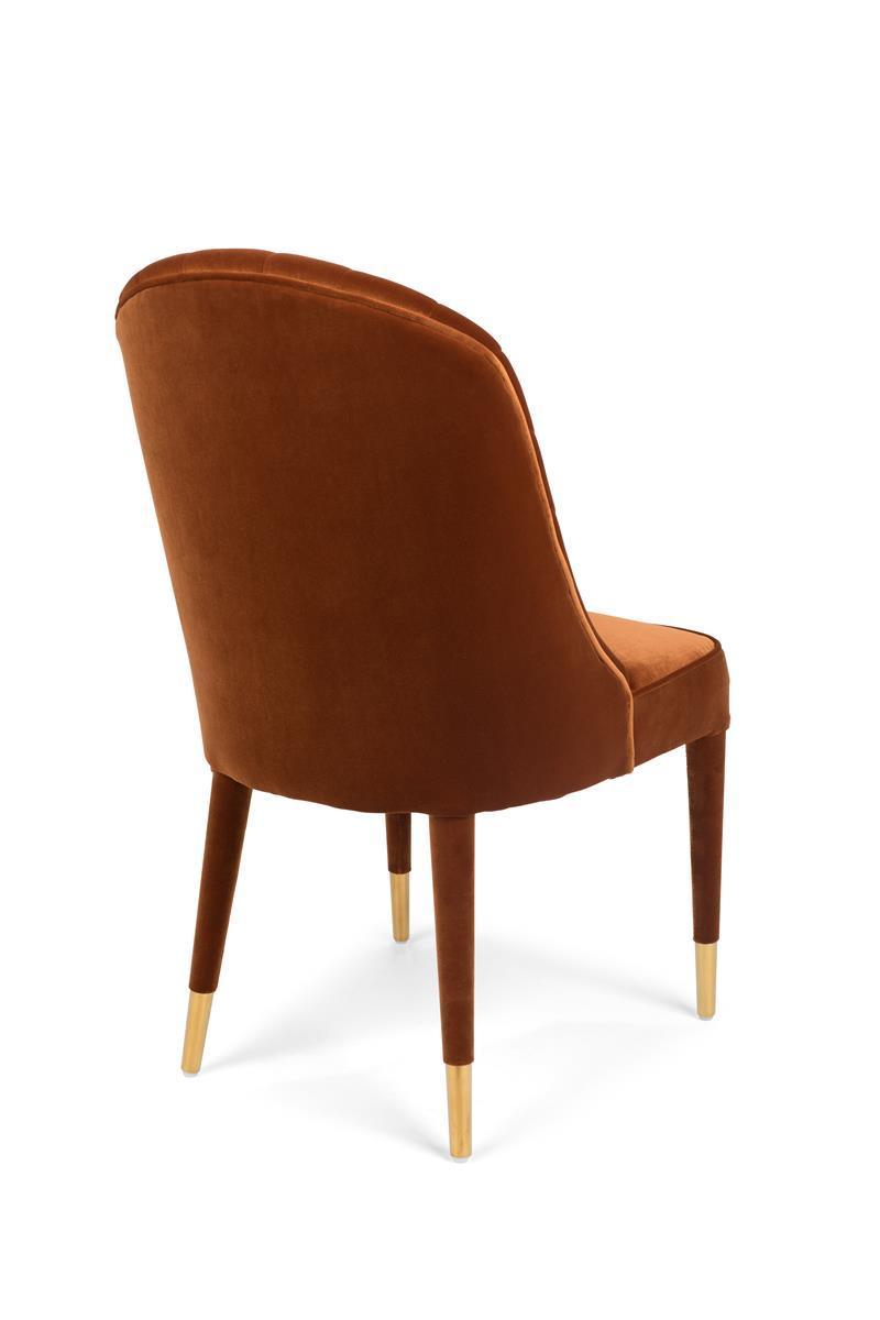 In some cases, more means more. And our Bold Monkey Give Me More Velvet chair is one such case. The design inspired by the Art Deco style, luxury velvet upholstery and legs as well as matte, brass legs: this velvety chair is a flashy addition to any table.