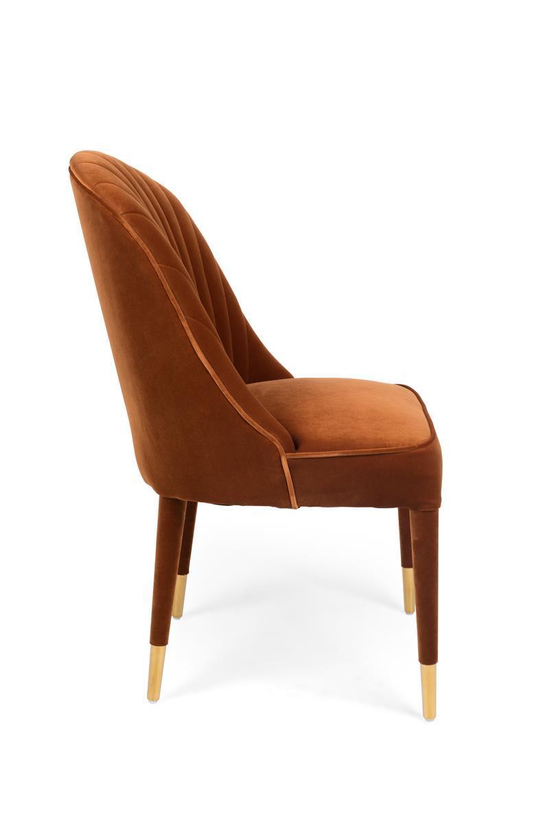 In some cases, more means more. And our Bold Monkey Give Me More Velvet chair is one such case. The design inspired by the Art Deco style, luxury velvet upholstery and legs as well as matte, brass legs: this velvety chair is a flashy addition to any table.