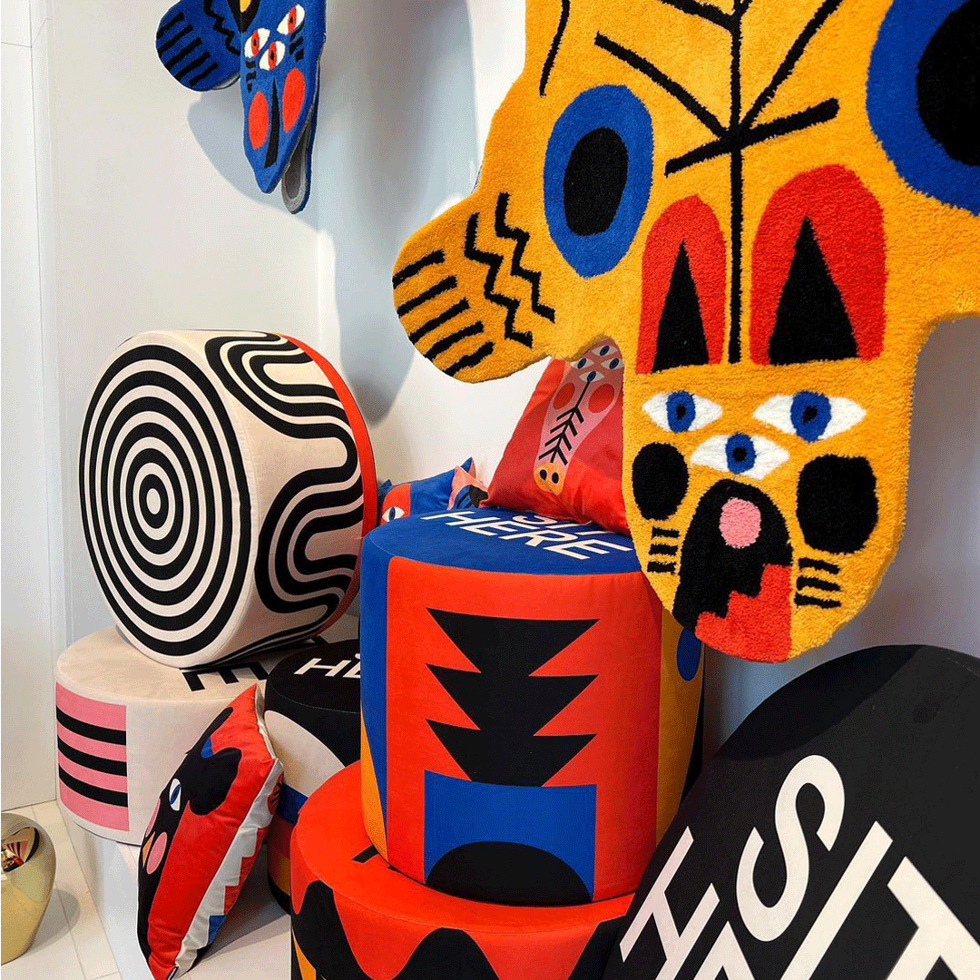 Puf SIT HERE czarny Qeeboo    Eye on Design