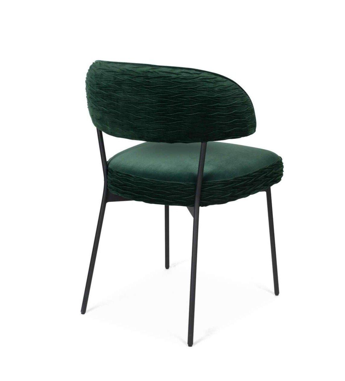 We present a dining room chair, which should not miss the dining room chairs: our Bold Monkey the Winner Takes It All chair. A simple, modernist design was made here in a clear range of shades: boldly choose from these stunning colors.