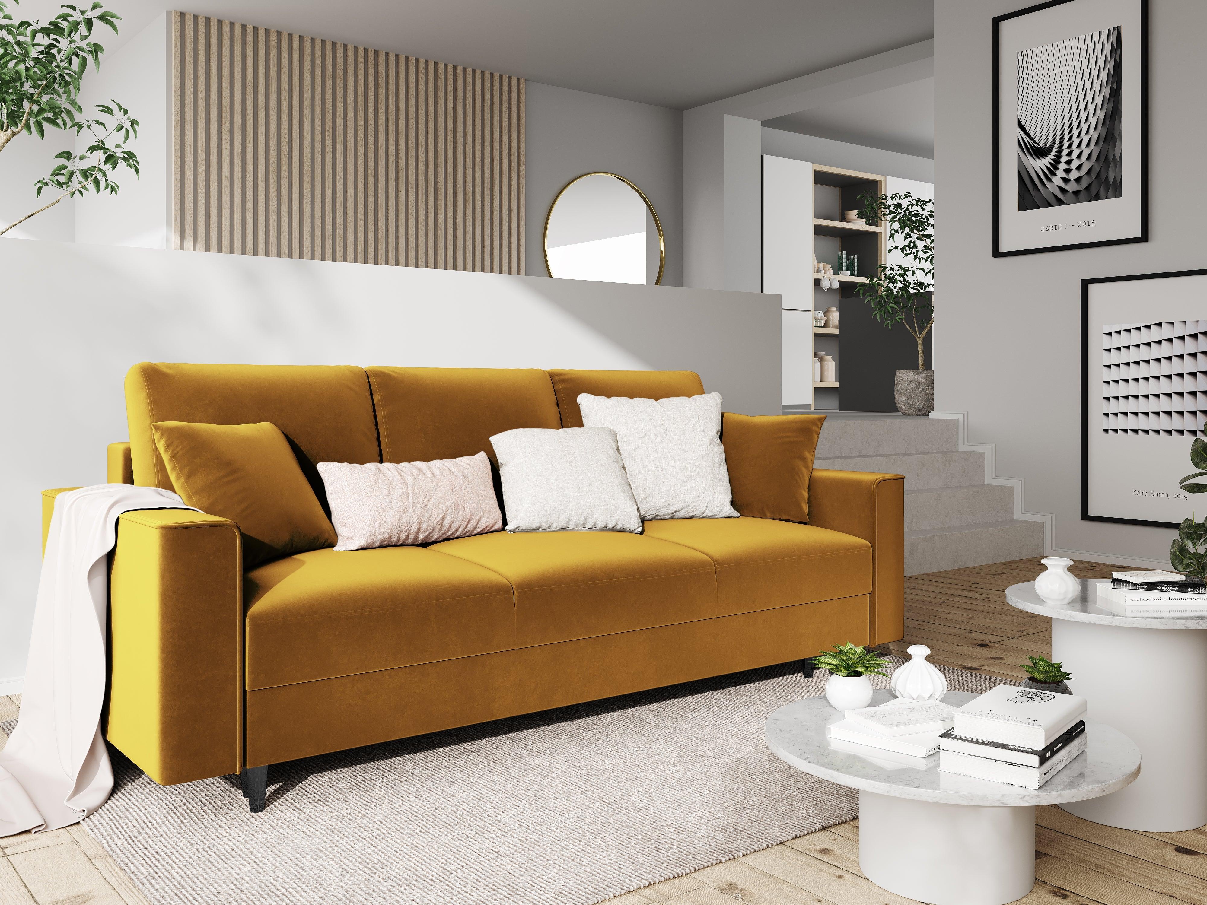 Sofa aksamitna z funkcją spania CARTADERA musztardowy z czarną podstawą, Mazzini Sofas, Eye on Design